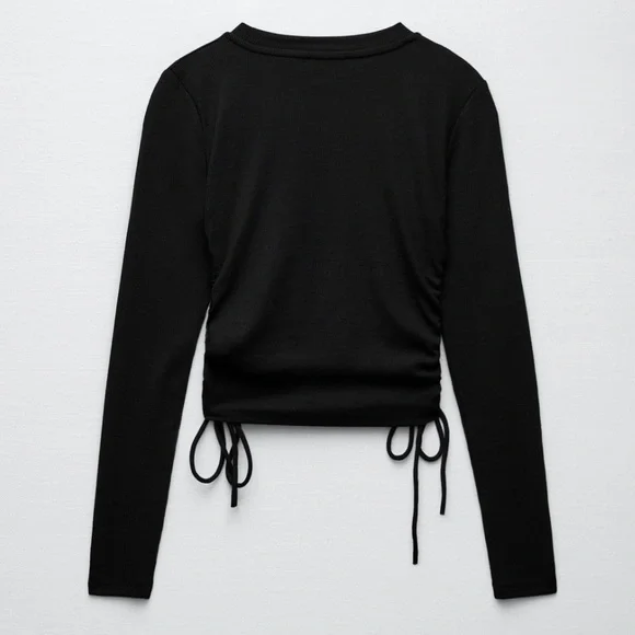 Spotted on Sophie: ZARA RIBBED TOP WITH GATHER DETAIL - Picture 10 of 13